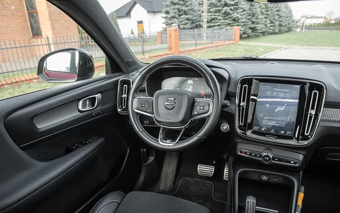 Volvo XC 40 cena 114600 przebieg: 150000, rok produkcji 2018 z Piotrków Trybunalski małe 631